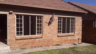 Townhouse For Rent in Amberfield Ridge, Centurion