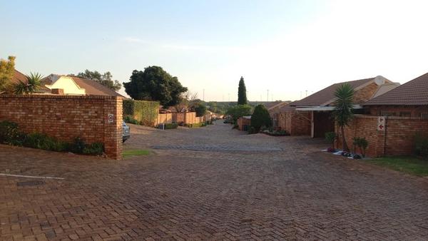 Townhouse For Sale in Elarduspark, Pretoria